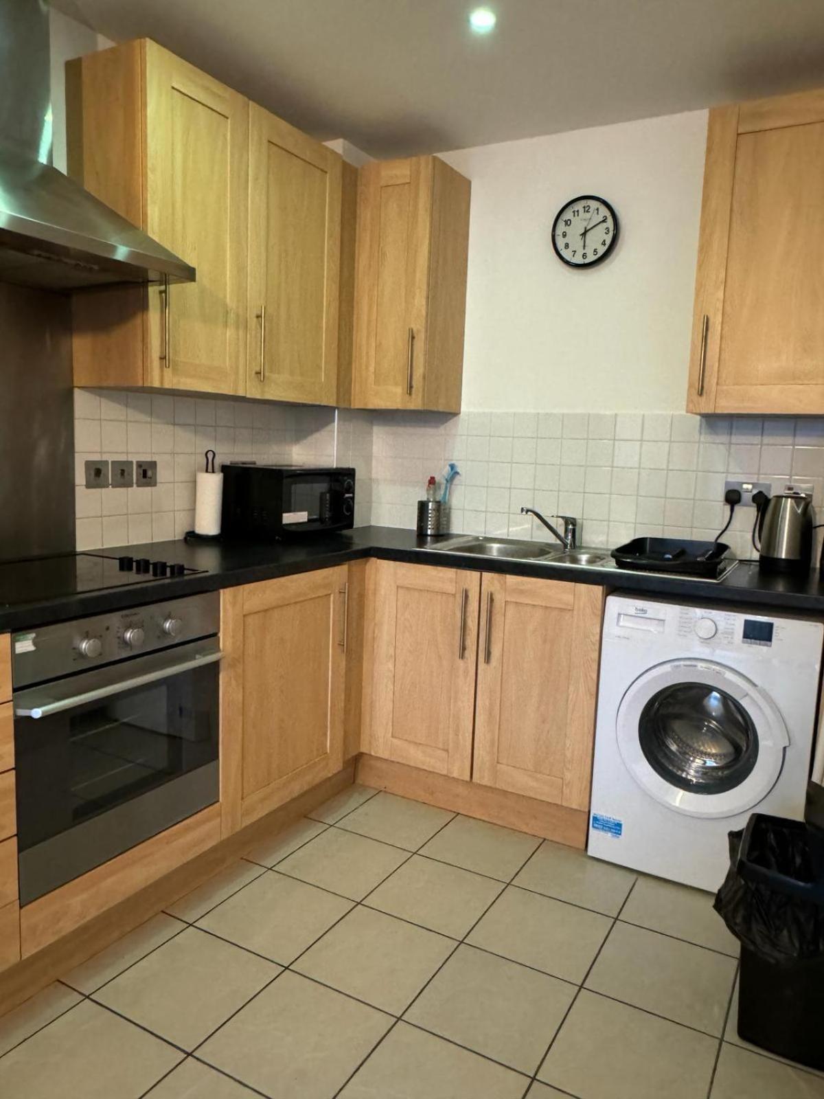 Spacious 2 Bedrooms Apartment In Stratford Лондон Экстерьер фото