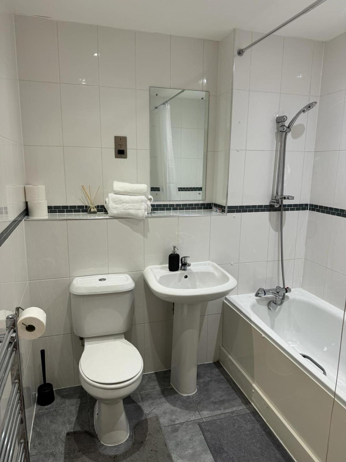 Spacious 2 Bedrooms Apartment In Stratford Лондон Экстерьер фото